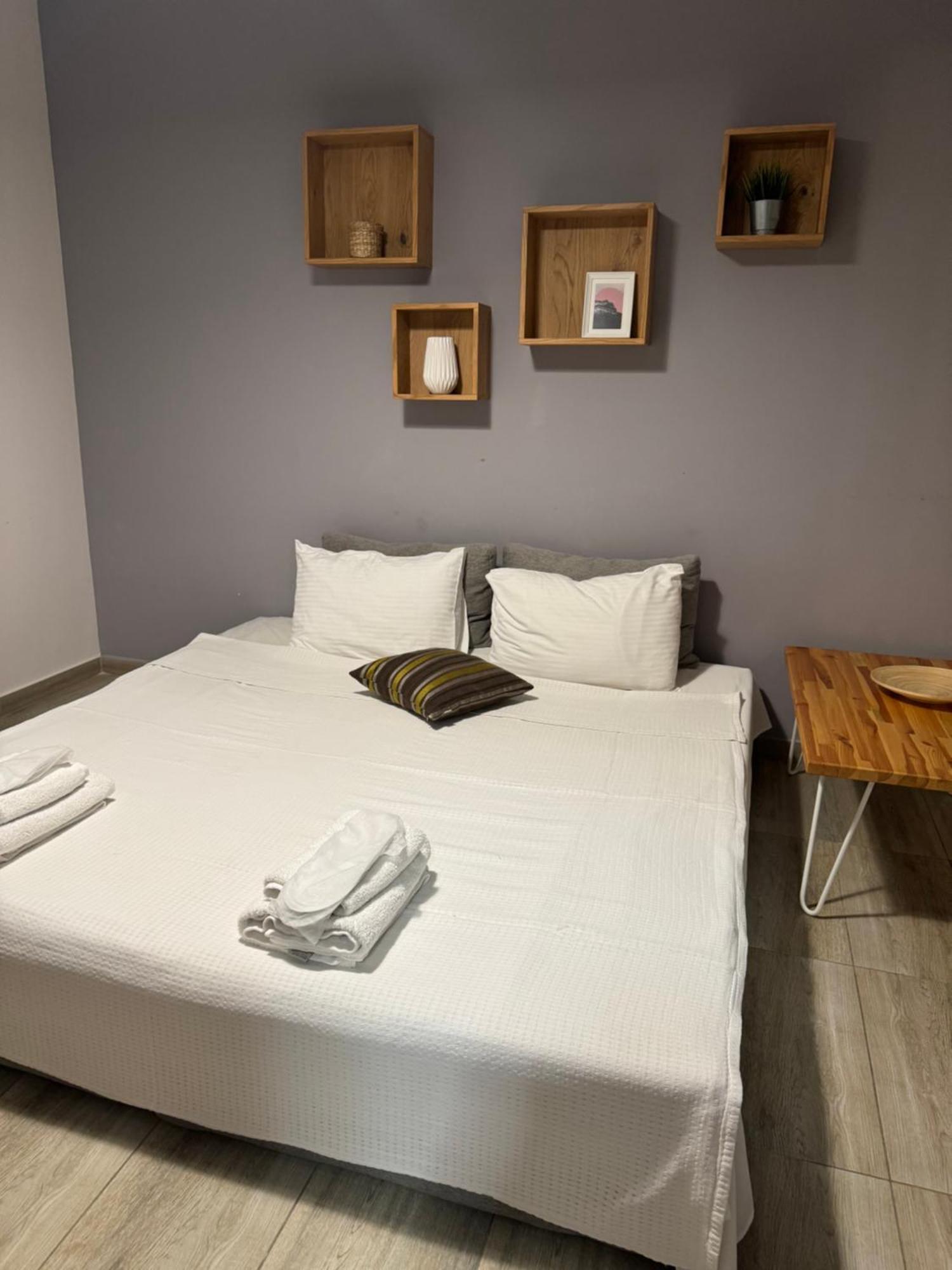 Isalos Suites Néa Péramos Exterior foto