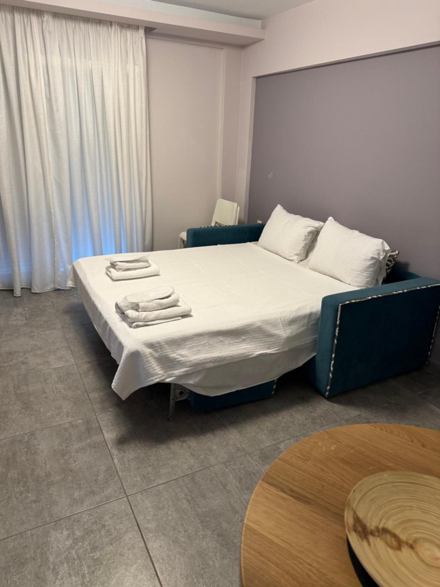 Isalos Suites Néa Péramos Exterior foto